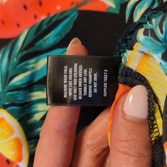 City Streets black shorts fruit theme size large - Picture 8 of 9